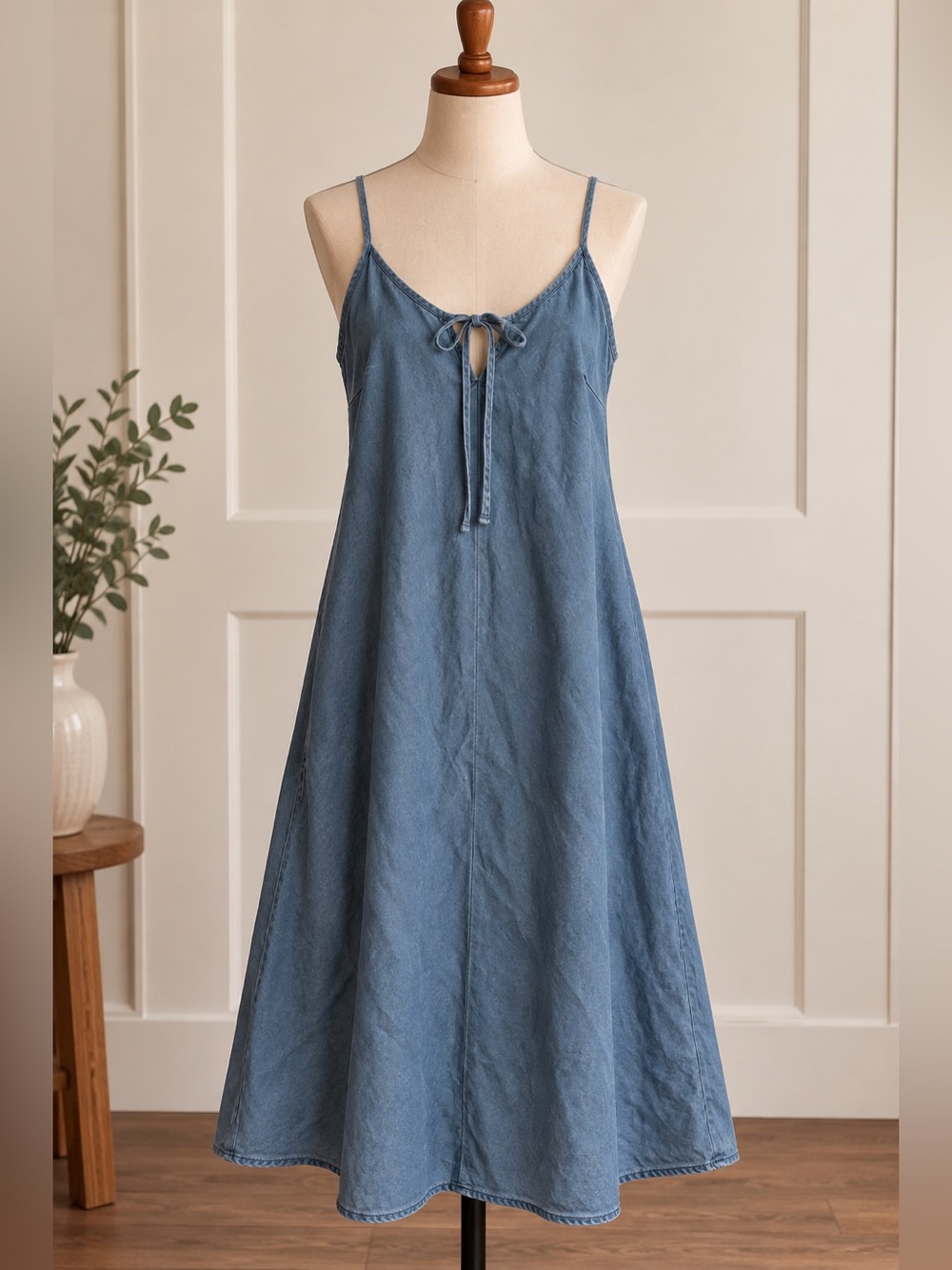 Universal Thread Goods Co. Blue Chambray Maxi Dress Size M — flowy A-line silhou